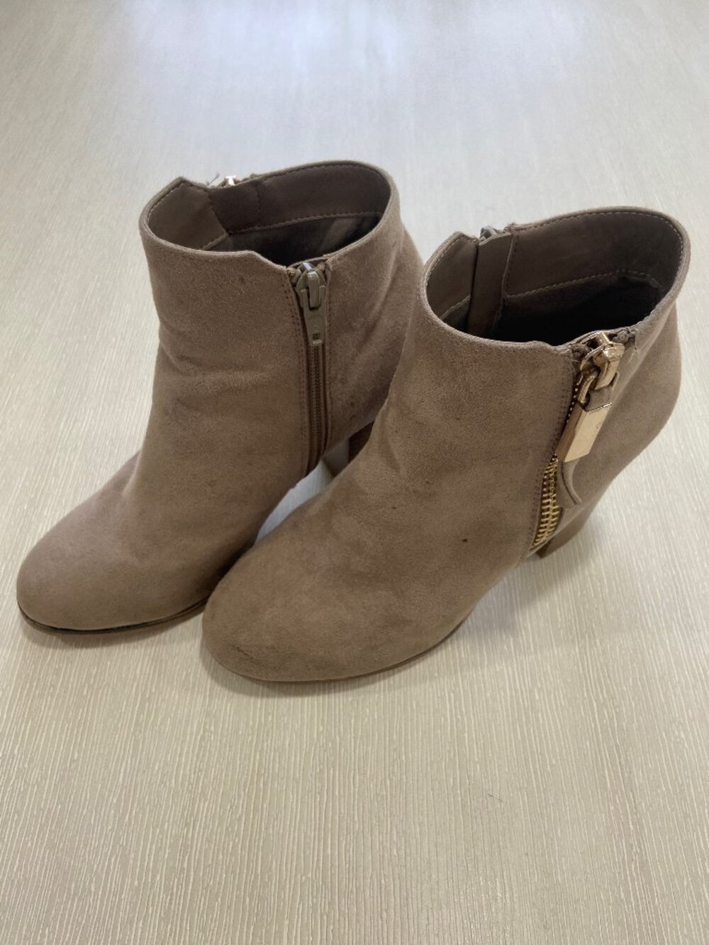 Apt. 9 Timezone Taupe Ankle Booties Women's Size 6